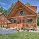 Hot Tub, Pool Access and Fire Pit Gatlinburg Cabin