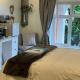 Luxury 3 bedded room with sea peeps and parking, Paignton (photo 6)