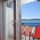 A1-apt w shared pool & balcony next to the beach, Trogir - Foto 3