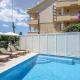 A1-apt w shared pool & balcony next to the beach, Trogir - Foto 7