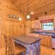 Peaceful Cabin with Deck and Scenic Mtn Views!, Mountain View (zdjęcie 7)