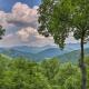 Black Mountain Gem with Inviting Deck and Scenic Views - Foto 4
