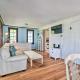 Hilton Lake Getaway with Over-the-Water Deck!, Hilton (foto 5)