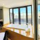 Charming, Designer Apartment with Private Rooftop Terrace, Bathtub, and Sea View in Taksim, Istanbul - Foto 3