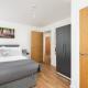 Skyvillion - 4 Bed Luxury Apartment with Balcony & Parking, Enfield - Fotografie 6