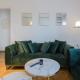 Lush Emerald apt steps from Acropolis & Plaka!, Athen - Foto 5