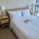 Bright 2-bedroom condo with pool in BGC Uptown, Manila - Fotografie 10