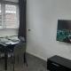 Entire Rental, Easy Reach to Etihad Stadium, Manchester - Photo 2