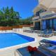 Villa Salina, Lyso