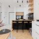 Warsaw Kotsisa Apartments with Parking by Noclegi Renters, Varsovia - Foto 4