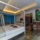 SaffronStays Urja, Lonavala - Private villa with 2 pools, spa room, private elevator & waterfall, Lonavala - Foto 9