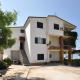Apartments with a parking space Omis - 11066, Zakučac