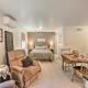 Cozy Garden Room in Welsh Mountain Suites!, New Holland