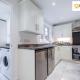 LONG STAYS 30pct OFF - Spacious 4Bed - Sports Channels - Parking By Klarok Short Lets & Serviced Accommodation Peterborough - Photo 3