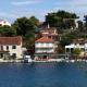 Apartments by the sea Stomorska, Solta - 781, Stomorska