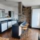 Voyage Hostel - Ensuite Family Rooms with shared kitchen, Douglas (Foto 4)