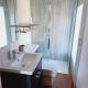 Voyage Hostel - Ensuite Family Rooms with shared kitchen, Douglas (Foto 3)
