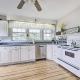 Charming Farmhouse with Pool and Fishing Pond!, Bolton (fotografie 9)