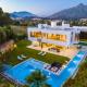 Newly Built 6 BDRM Luxury Villa in Nueva Andalucía
