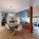 Top Floor Apartment with Pool and Hot Tub by Harmony Whistler, Whistler - Fotografie 10