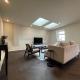 luxurious, 2 bed, 2 bath penthouse apartment in highly desirable Chigwell CHCL F8 - Photo 4