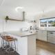 Renovated Takapuna 2BR Apt l Parking l Skytower, Окленд - Фото 1