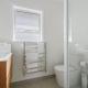 Renovated Takapuna 2BR Apt l Parking l Skytower, Окленд - Фото 4