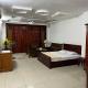 Anh Đào Hotel, Hạ Lý
