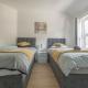 Birmingham Contractor House sleeps 8 Private Garden near M6 Motorway Business Wi-FI