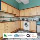 DUPLEX - INVOICE and REDUCED PRICE only via SUNRISE SHORT LETS DUNDEE, 5 Bed Rooms, Amazing Views, Fully Equipped, Free Parking, WiFi, FAVOURITE for Groups & Businesses, Food, Bars, Shops, Library, River Views, Long Stays - Zdjęcie 9