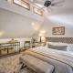 100-Year-Old Farmhouse with Hot Tub on 5 Acres!, Lakebay (foto 10)
