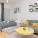 Warsaw Wola Apartment near Nocny Market by Noclegi Renters, Warschau - Foto 1
