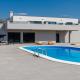 Villa Infinity, Kastel Novi