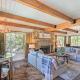 Chic Lake House w/ Furnished Deck & Hot Tub!, Lake Arrowhead (fotografie 4)