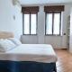 Amply Lit Harmony Home Via Brocchi, Milan - Photo 2