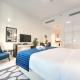 Luxuriant Studio at Golf Promenade 2A DAMAC Hills by Deluxe Holiday Homes, Dubai - Foto 6