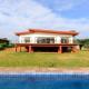 StayVista's Shivom Villa 4 - A Serene Escape with Views of the Valley and Lake, Lonavala - Foto 6