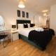 Modern & Central - KING Bed, Super FAST Wi-Fi Cambridge - Photo 3
