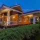 StayVista's Wandering Greens - Mountain-View Villa with Pool, Spacious Lawn & Balcony, Pālghar - Foto 1
