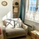 Benwick Cottage - Beachfront Thatched Cottage set on the marine parade with absolutely spectacular Sea views! Sleeps 4, Lyme Regis - Foto 7