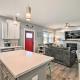 Ocean Shores Getaway with Fireplace and Hot Tub!, Ocean Shores (fotografie 10)
