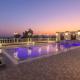 StayVista's Lake La Vie - Tranquil Lake-View Villa Amidst Farmland with Pool and Poolside Gazebo - Proximity to Sula, ナーシク - 写真 3