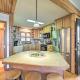 Mtn-View Cabin w/ Deck, 2 Mi to Beech Mtn Slopes!, Beech Mountain (foto 9)