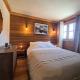 CHALET LA LOUVE, Courchevel 1650- 15 personnes Jacuzzi et Hammam Pistes 70 m,commerces 50m - Fotografie 8