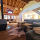 CHALET LA LOUVE, Courchevel 1650- 15 personnes Jacuzzi et Hammam Pistes 70 m,commerces 50m - Fotografie 4