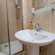 The Old Plough, mix of 1 bed and 3 bed units, rustic charm, super king bed or twins, en-suite, secure parking, Caldecott (фото 4)