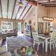 Tree-Lined Twin Peaks Cottage with Custom Stream, Twin Peaks (foto 4)