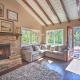 Tree-Lined Twin Peaks Cottage with Custom Stream, Twin Peaks (foto 6)