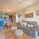WaiWai 306 - Apê C/ Varanda Vista Mar by Carpediem, クムブコ - 写真 5