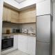 Chic Urban Retreat with Balcony, Parking & Wi-Fi, Skopje - Photo 2